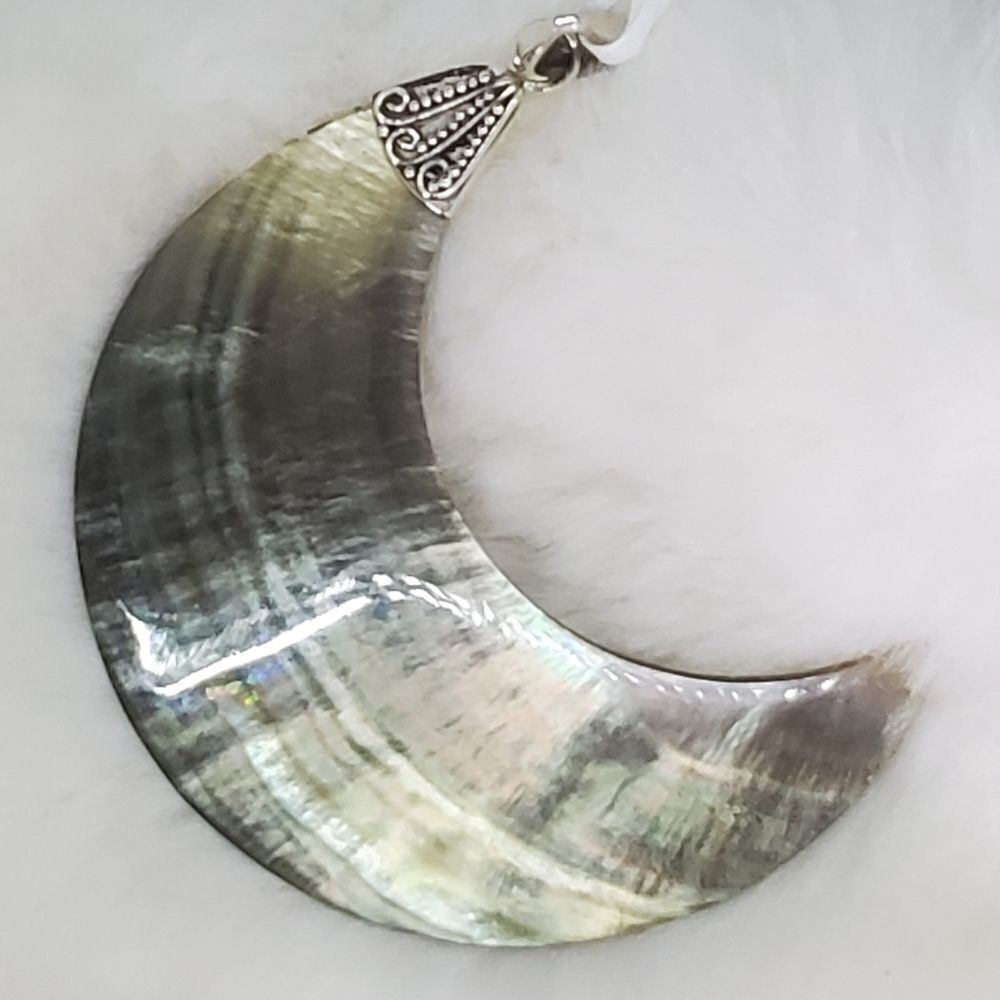 Shell Pendant‎ - Picture 4 of 15